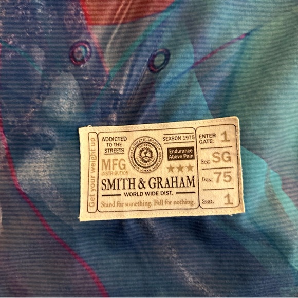 Smith & Graham Graphic V-Neck Shirt Size Medium - Picture 4 of 4